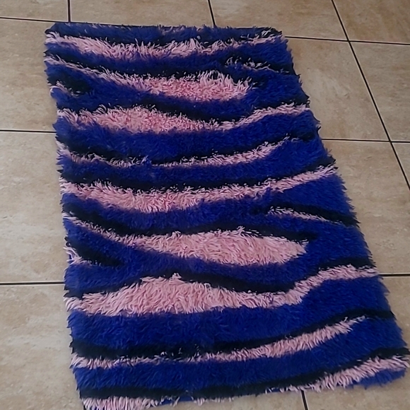 Stylish rug - Picture 1 of 2